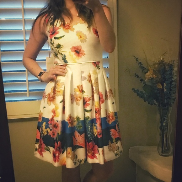 NWT! Alex Marie 🌼 Selina Floral Flare Dress - Picture 4 of 7